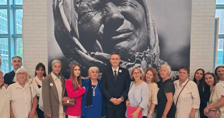 Denis Bećirović; Povodom 30. godišnjice genocida nad Bošnjacima u Srebrenici, sinoć je u sjedištu Ujedinjenih nacija (UN) u New Yorku svečano otvorena izložba "Naslijeđe nade nakon genocida u Srebrenici: Putovanje nove generacije"//