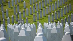 Mezarje, Potočari, bijeli nišani, Memorijalni centar Srebrenica-Potočari, Srebrenica, genocid/Anadolija/