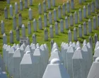 Mezarje, Potočari, bijeli nišani, Memorijalni centar Srebrenica-Potočari, Srebrenica, genocid/Anadolija/