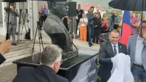 Foto: RTRSU Istočnom Sarajevu otkrivena bista nekadašnjem ruskom diplomati Vitaliju Čurkin - nije dozvolio poniženje srpskog naroda/