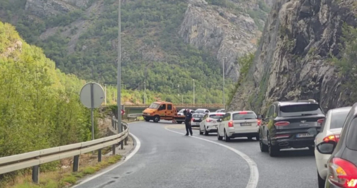 Formirale se kolone vozila/Hercegovina.info//