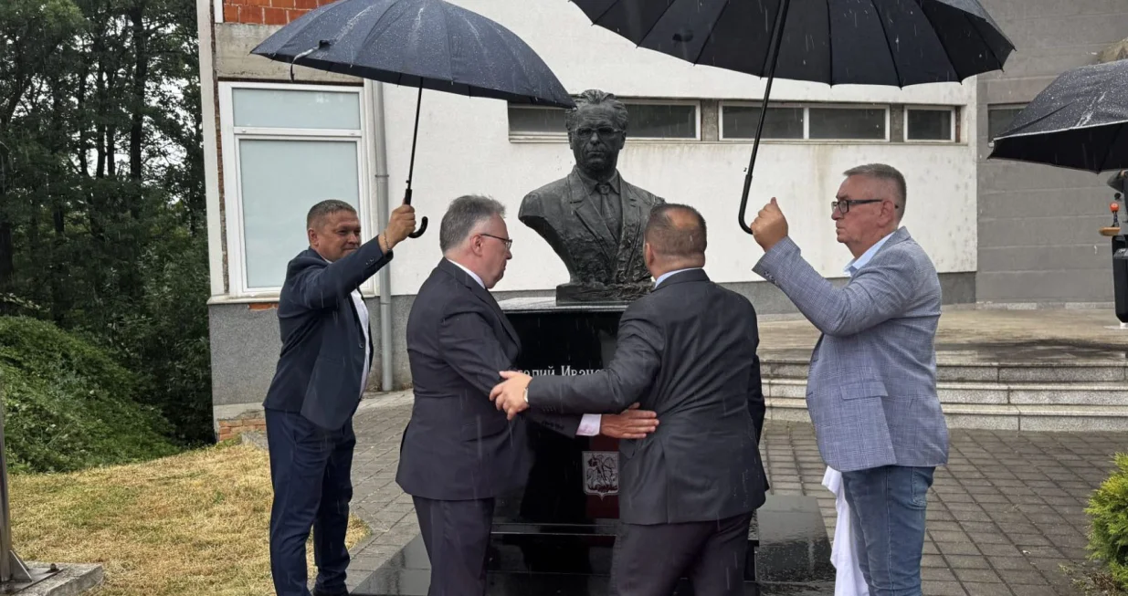 otkrivanje biste vitaliju čurkinu u istočnom sarajevu Detektor/Detektor