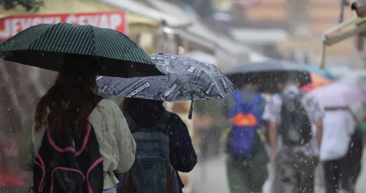 U Sarajevu pala dugoočekivana kiša i donijela osvježenje/Senad Gubelić