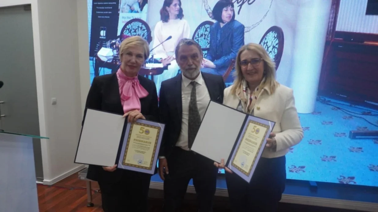 Zqahvalnice zaslužnim doktoricama Enri Mehmedika-Suljić, i Aidi Šehanović uručio je Gordan Muzurović/