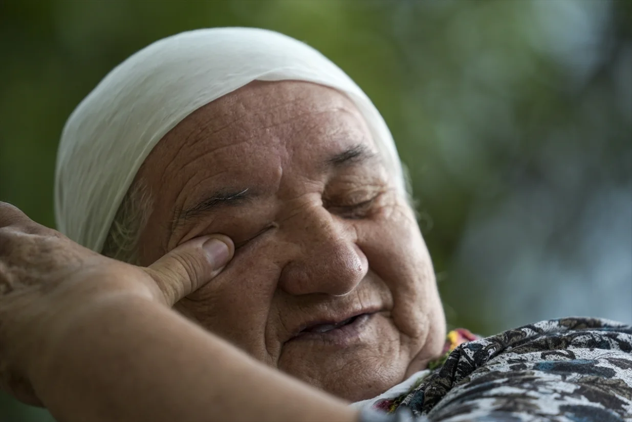 Beguna Salihović iz bratunačkog naselja Biljača i 30 godina nakon genocida u Srebrenici traži posmrtne ostatke sina Džemaila. U trenutku smrti imao je samo 21 godinu. U genocidu joj je ubijen i muž Džemal/Samir Jordamović