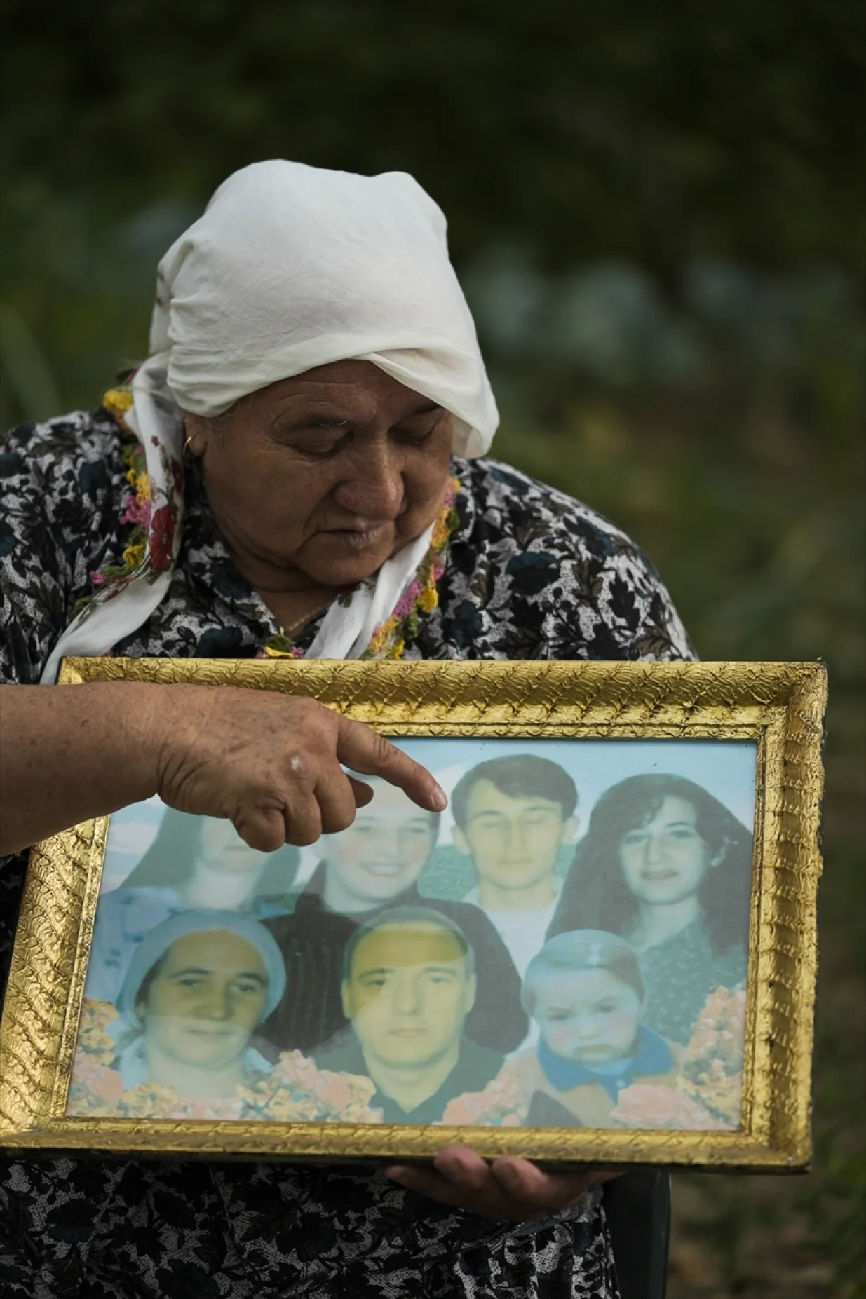 Beguna Salihović iz bratunačkog naselja Biljača i 30 godina nakon genocida u Srebrenici traži posmrtne ostatke sina Džemaila. U trenutku smrti imao je samo 21 godinu. U genocidu joj je ubijen i muž Džemal/Samir Jordamović