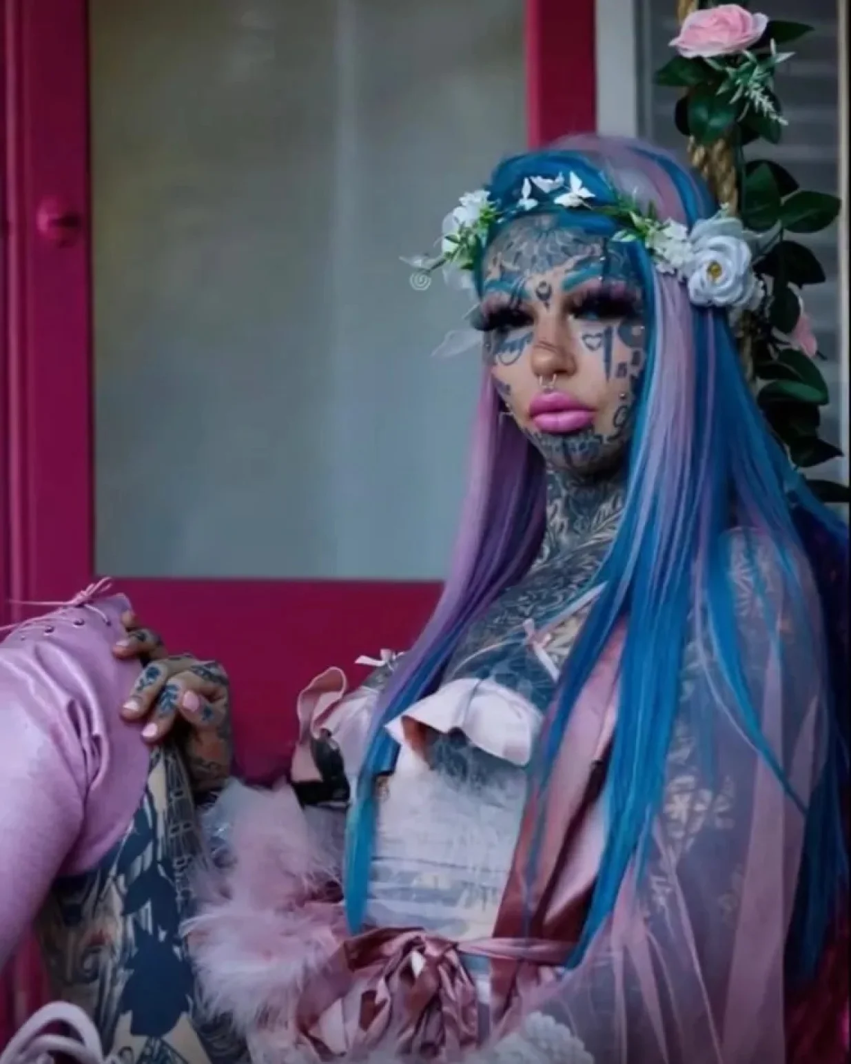 Amber sa tetovažama i modifikacijama/