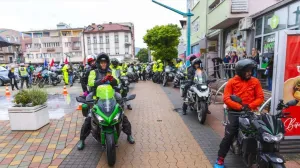 Iz Bihaća je jutros krenuo memorijalni moto maraton "Bihać - Srebrenica", kojim motociklisti odaju počast žrtvama genocida u Srebrenici počinjenog u julu 1995. godine//