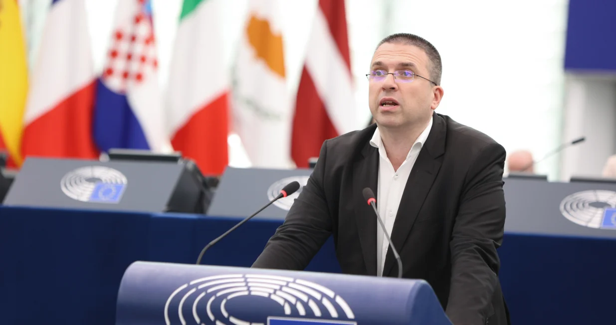 EP Plenary session - Protecting bees: advancing the EU's New Deal for Pollinators/Fred Marvaux