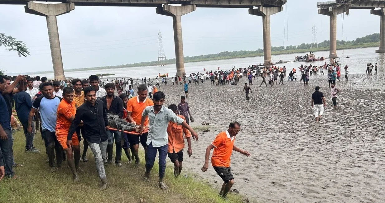 Urušio se most/X.com//