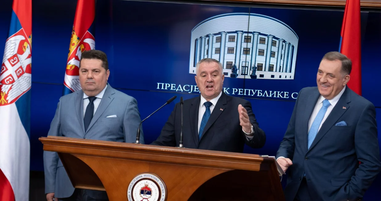  12.03.2025., Palata Republike, Banja Luka (BiH) - Konferencija za novinare predsjednika RS Milorada Dodika, predsjednika Narodne skupstine Srpske Nenada Stevandica i predsjednika Vlade Republike Srpske Radovana Viskovica povodom naloga za privodjenje politickog vrha Republike Srpske.Photo: /Pixsell Photo: Dejan Rakita//Dejan Rakita