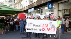 Novi protest grupe mladih ljudi nezadovoljnih zbog iznosa subvencije koju im je Vlada KS dodijela za rješavanje stambenog pitanja/Fena