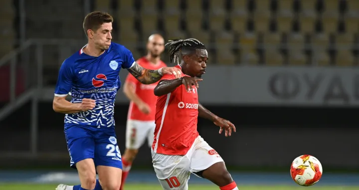 epa09358717 Lincoln (R) of Santa Clara in action against Konstantin Cheshmedjiev (L) of Shkupi during the UEFA Conference League second qualifying round, first leg soccer match between FC Shkupi and CD Santa Clara in Skopje, Republic of North Macedonia, 22 July 2021. EPA/GEORGI LICOVSKI