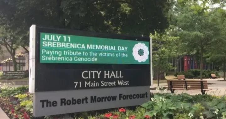 Hamilton odaje počast žrtvama genocida u Srebrenici/