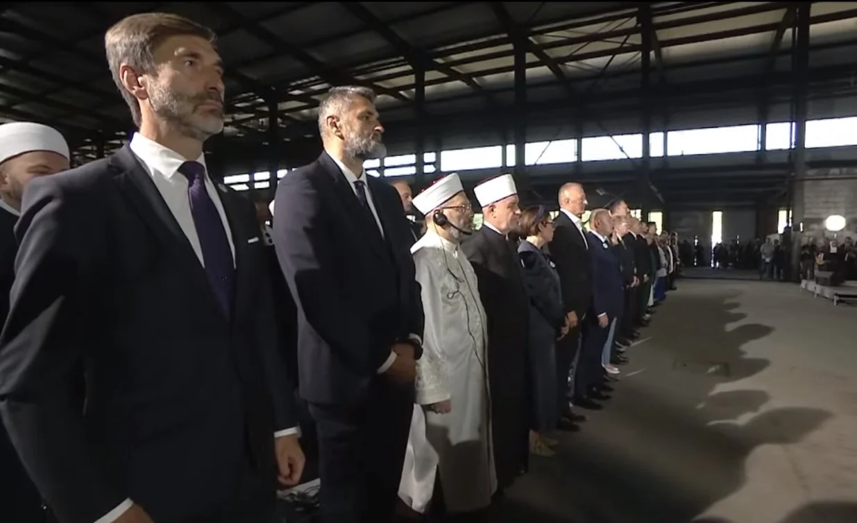 Intoniranje himne BiH na komeoraciji/Screenshot/