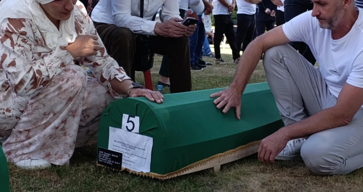 Brat najmlađe žrtve genocida koja će biti ukopana danas: Za mene je kao da se to danas dešava/Edin Barimac 