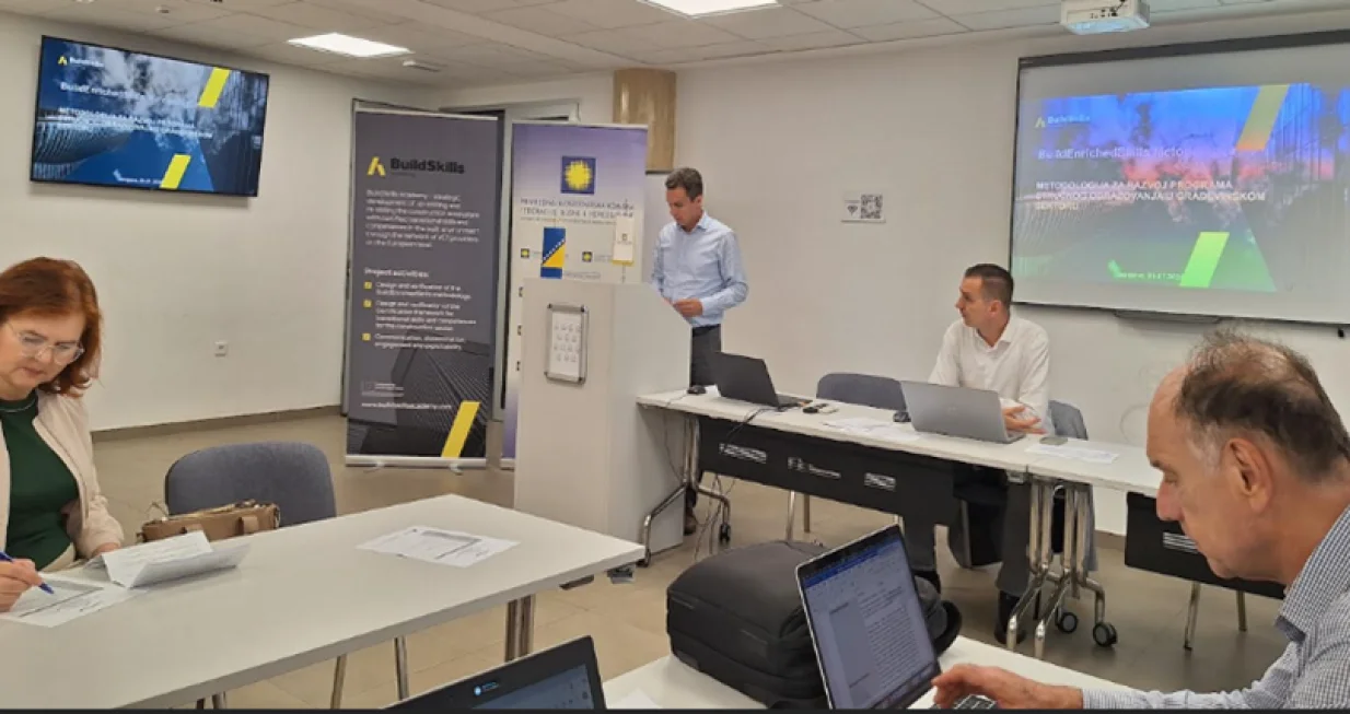 U organizaciji Privredne komore Federacije BiH u Sarajevu je, u okviru projekta BuildSkills Academy, održan drugi nacionalni okrugli sto na temu verifikacije strateške usklađenosti metodologije BuiltEnrichedSkills/
