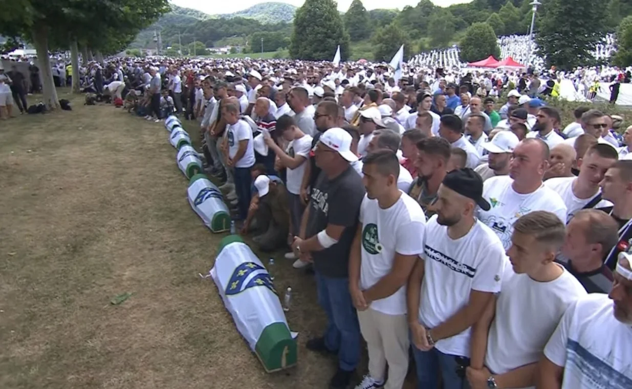 Dženaza i podne namaz su, kao i svake godine, spojeni/Screenshot/