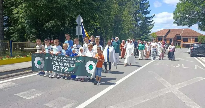 Mirna šetnja u Bosanskom Petrovcu/Fena//