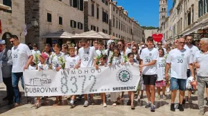 Mimohod je završen u staroj gradskoj luci/Ahmet Kalajdžić