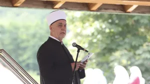 Reisul-ulema Husien ef. Kavazović u Potočarima/Amel Emric