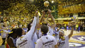 Slavlje nakon što je KK Bosna osvojila ABA 2 ligu (FOTO: Damir Deljo/Oslobođenje)