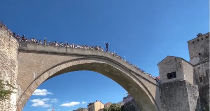 skok sa starog mosta, 30. godišnjica genocida u srebrenici/Screenshot