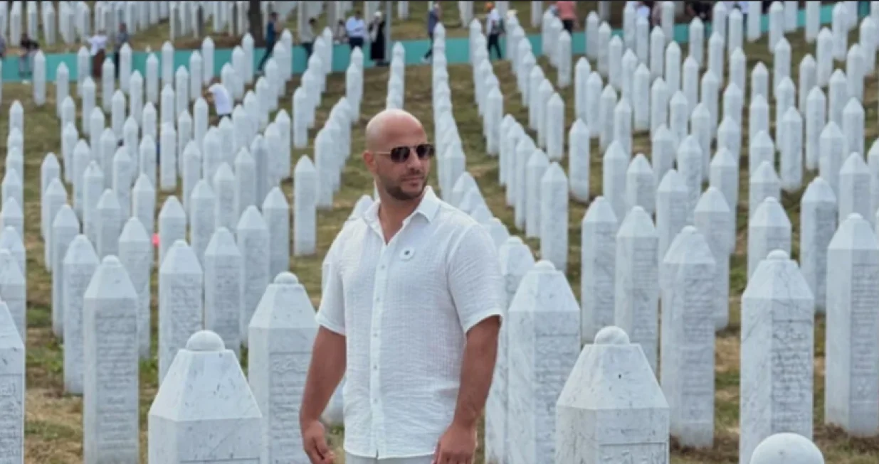Izvođač duhovne muslimanske muzike, Maher Zain, fotografija iz Srebrenice, MC Srebrenica-Potočari/Prtsc