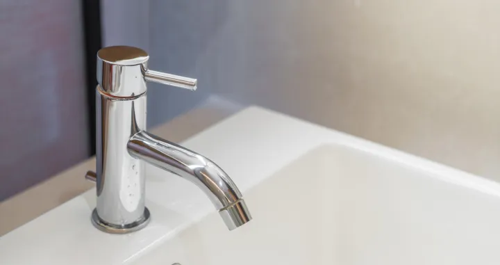 Briše kamenac s česme bolje od skupih sredstava/Free Pik