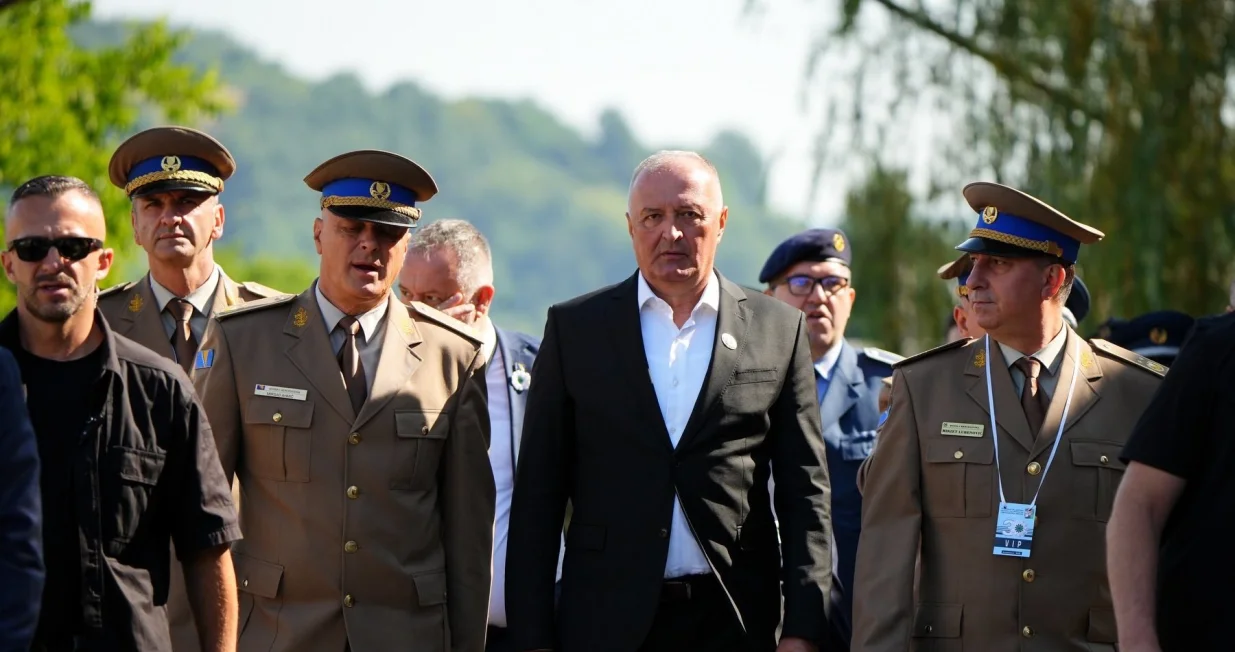 Zukan Helez, ministar odbrane BiH, 30. godišnjica genocida u Srebrenici, Srebrenica, Memorijalni centar Srebrenica-Potočari/Facebook