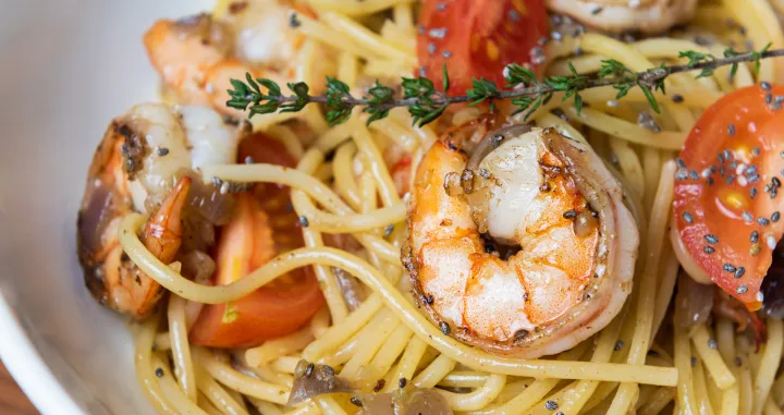 Zlatni tanjiri ili jastog s Manhattana?/Free Pik