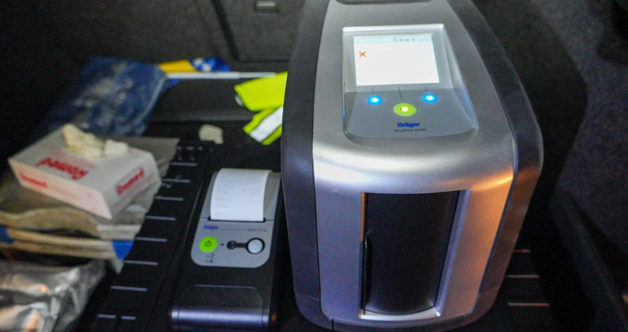 Uprava policije Ministarstva unutrašnjih poslova Kantona Sarajevo (MUP KS) počela je s upotrebom uređaja za indikaciju droga i testiranje vozača na prisustvo droga u organizmu, na saobraćajnicama u KS//