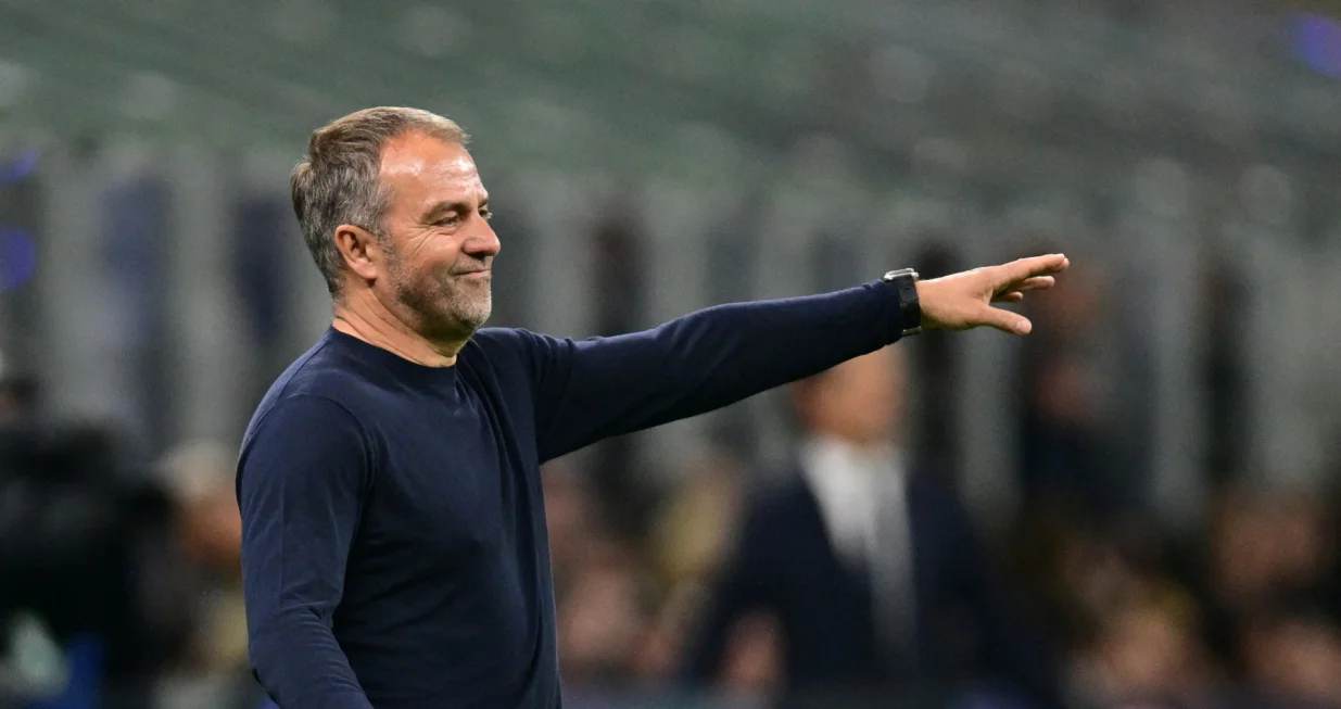 FILE PHOTO: Soccer Football - Champions League - Semi Final - Second Leg - Inter Milan v FC Barcelona - San Siro, Milan, Italy - May 6, 2025 FC Barcelona coach Hansi Flick REUTERS/Daniele Mascolo/File Photo