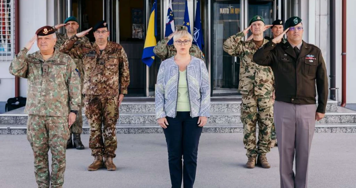 Nataša Pirc Musar u bazi Butmir/EUFOR//