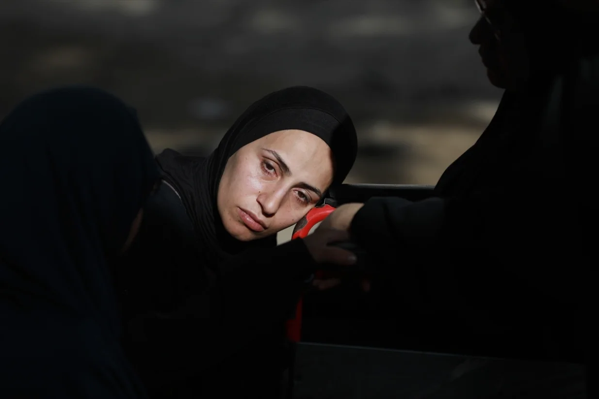 Najmanje 34 Palestinaca, uključujući djecu i osam osoba koje su išle po vodu, ubijeno je u nedjelju u nizu izraelskih zračnih napada usmjerenih na stambena područja i šatore za raseljene osobe širom Pojasa Gaze, prema medicinskim i lokalnim izvorima/Moiz Salhi