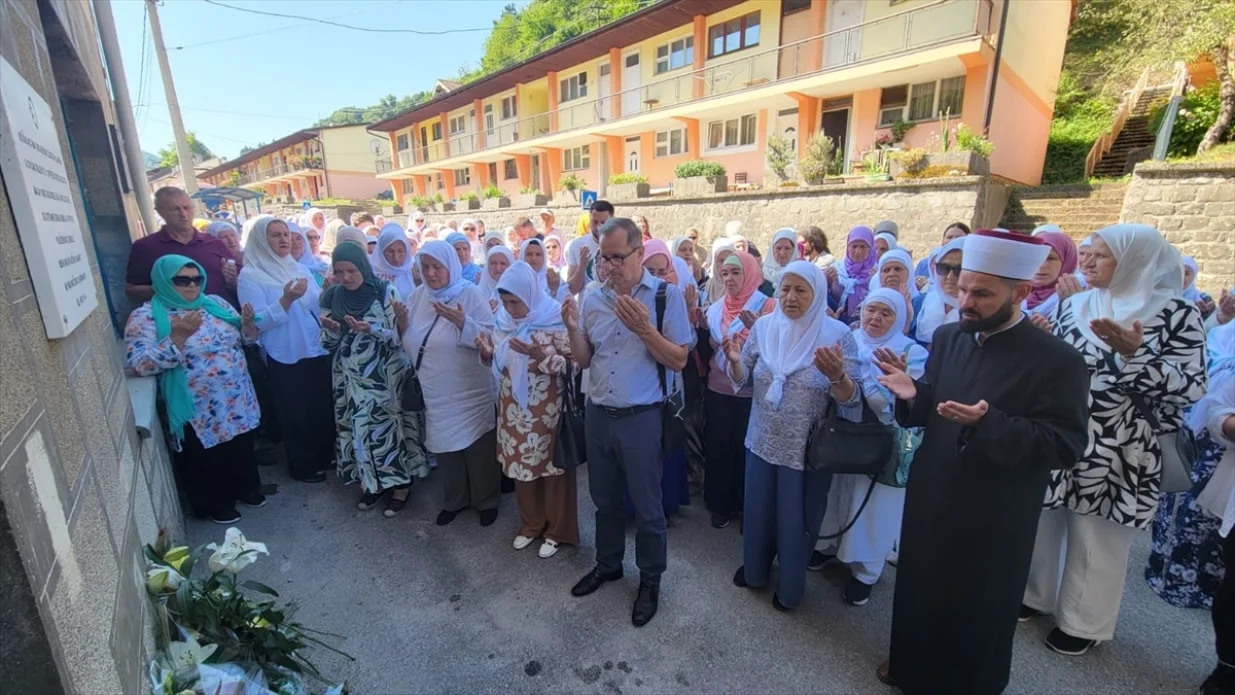 Majke i žene Srebrenice i Podrinja posjetile stratišta ubijenih u genocidu 1995. godine/Muhamed Madar