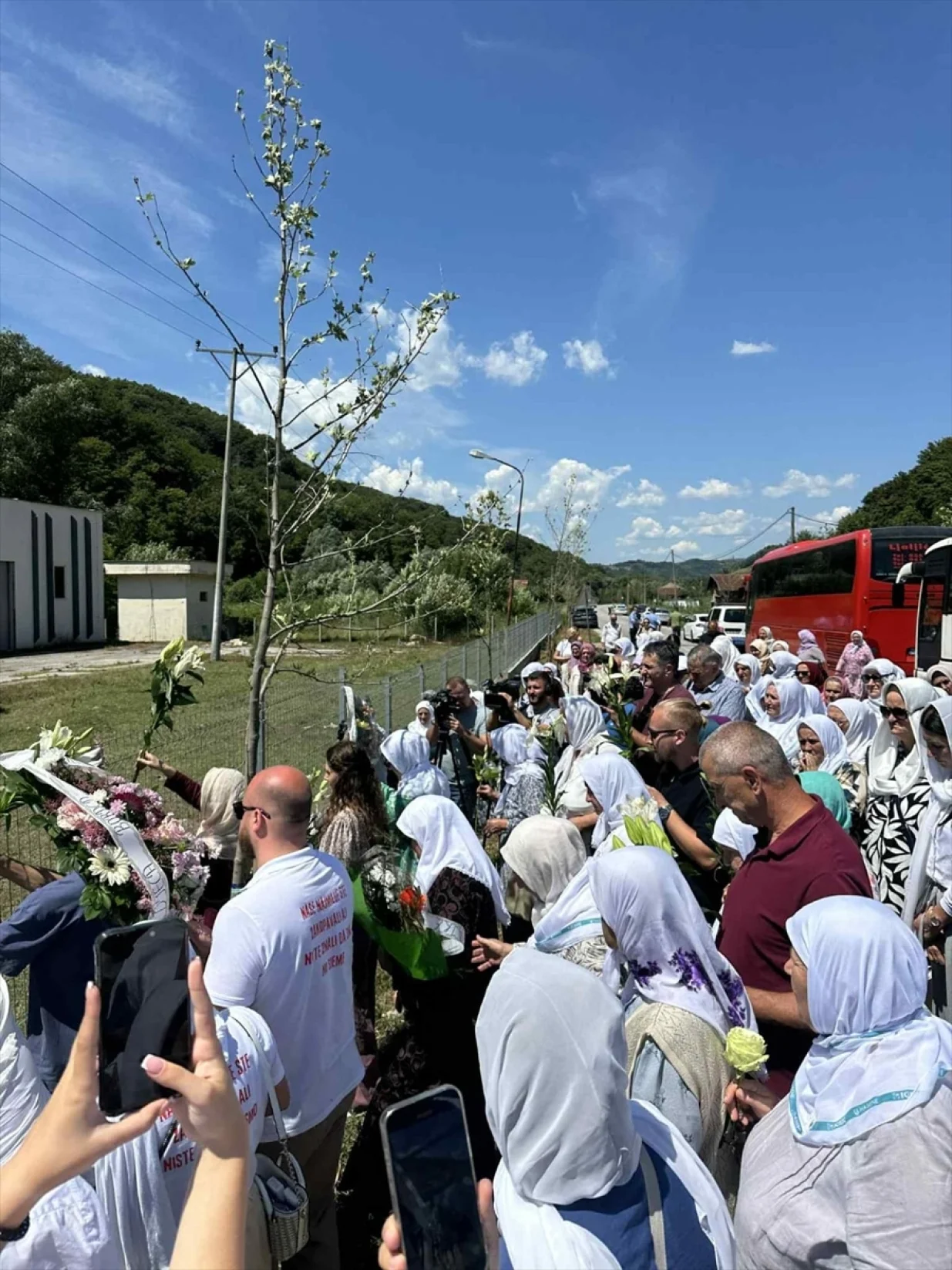 Majke i žene Srebrenice i Podrinja posjetile stratišta ubijenih u genocidu 1995. godine/Muhamed Madar