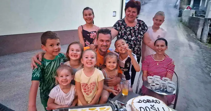 Darko Ćali&scaron; sa porodicom/Prozor-Rama.info//