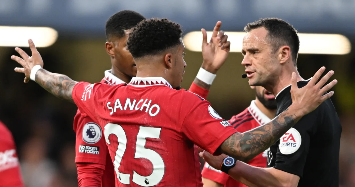 epa10259219 Referee Stuart Attwell (R) talks to Manchester United's Jadon Sancho (L) during the English Premier League soccer match between Chelsea FC and Manchester United in London, Britain, 22 October 2022. EPA/DANIEL HAMBURY EDITORIAL USE ONLY. No use with unauthorized audio, video, data, fixture lists, club/league logos or 'live' services. Online in-match use limited to 120 images, no video emulation. No use in betting, games or single club/league/player publications