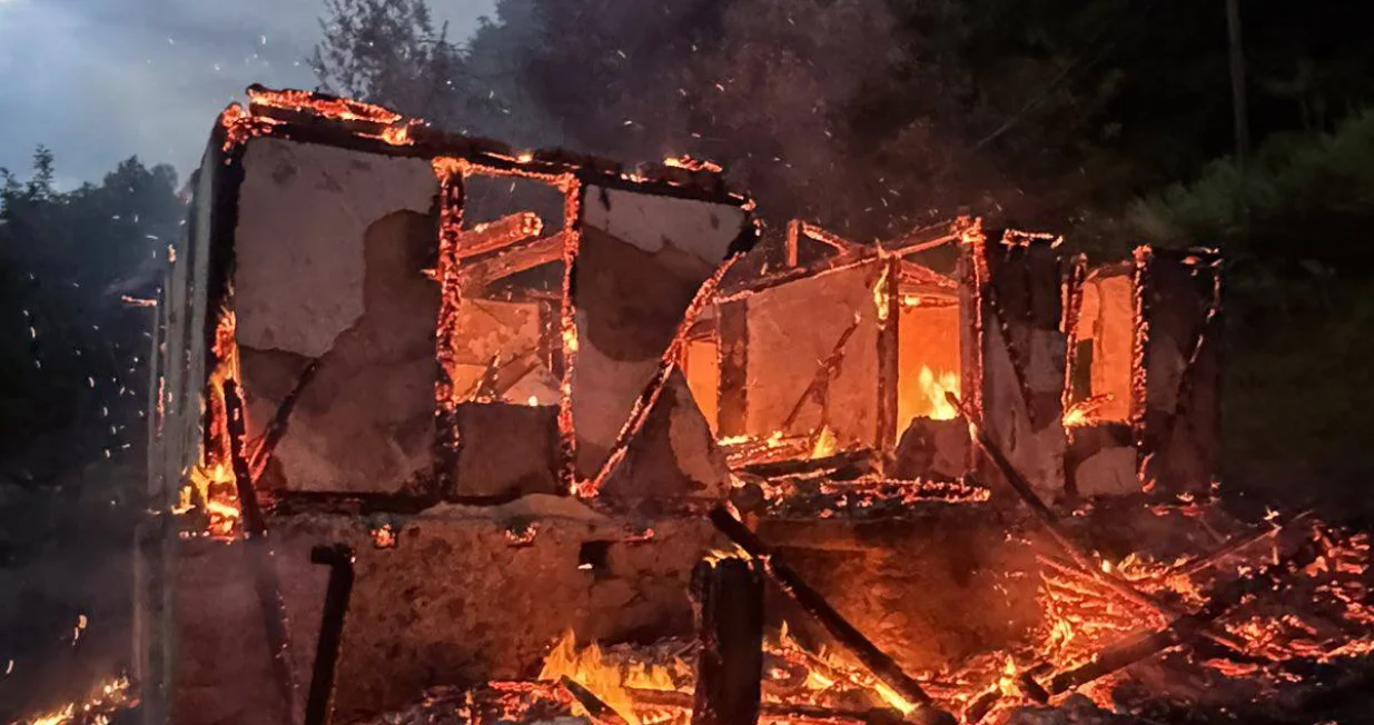 U požaru izgorjela kuća/Banjalučki vatrogasci/Facebook/