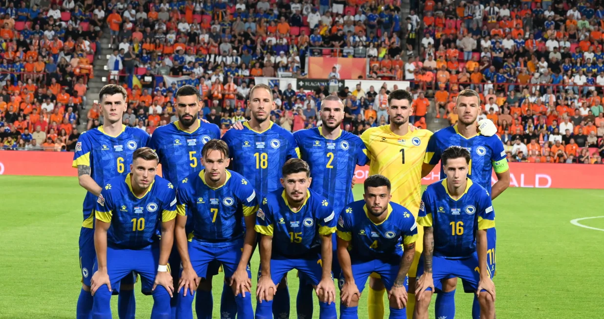 Nizozemska - BiHFudbalska reprezentacija BiHBosna i HercegovinaZmajeviNikola VasiljJusuf GazibegovićAdrian Leon BarišićNikola katićNihad MujakićAmar DedićBenjamin TahirovićArmin GigovićDenis HuseinbašićErmedin DemirovićEdin Džeko
