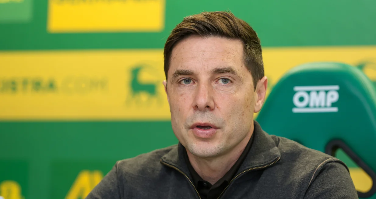 26.02.2025., Pula - Konferencija za medije povodom predstavljanja novog igraca NK Istra 1961. Na konferenciji su prisustvovali sportski direktor Sasa Bjelanovic i igrac Danijel Djuric.  Photo: Srecko Niketic/PIXSELL