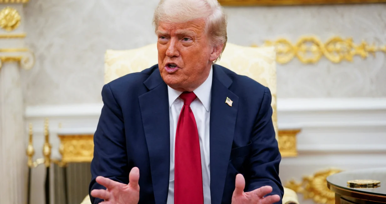 U.S. President Donald Trump meets with NATO Secretary General Mark Rutte (not pictured), on the day he announces a deal to get weapons to NATO, in the Oval Office at the White House in Washington, D.C., U.S., July 14, 2025. REUTERS/Nathan Howard/Nathan Howard