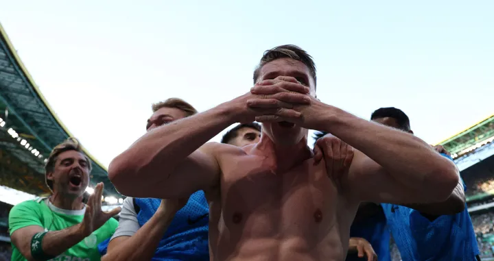 Soccer Football - Primeira Liga - Sporting CP v Vitoria S.C. - Estadio Jose Alvalade, Lisbon, Portugal - May 17, 2025 Sporting CP's Viktor Gyokeres celebrates scoring their second goal REUTERS/Rodrigo Antunes