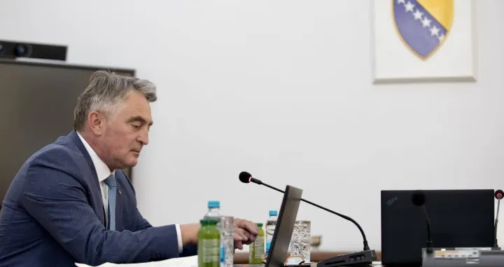 Željko Komšić član Predsjedništva Bosne i Hercegovine, vratio se na posao nakon ugrađivanja stenta/Facebook