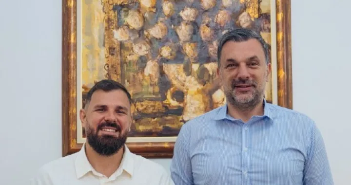 Hrvatski pustolov Kristijan Iličić i Elmedin Konaković, uručen mu diplomatski pasoš BiH/Facebook