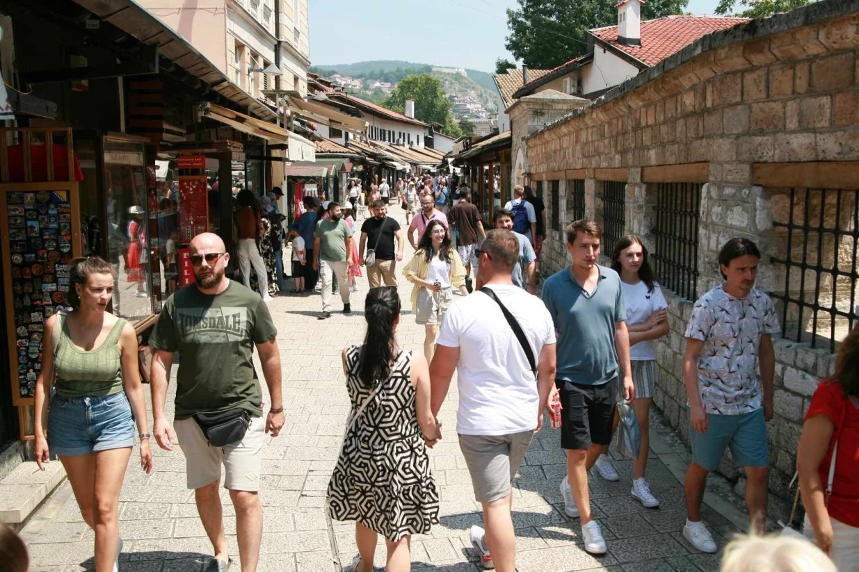 Baščaršija, Sarajevo, turisti, vrućina, vruće, ljeto/Damir Deljo