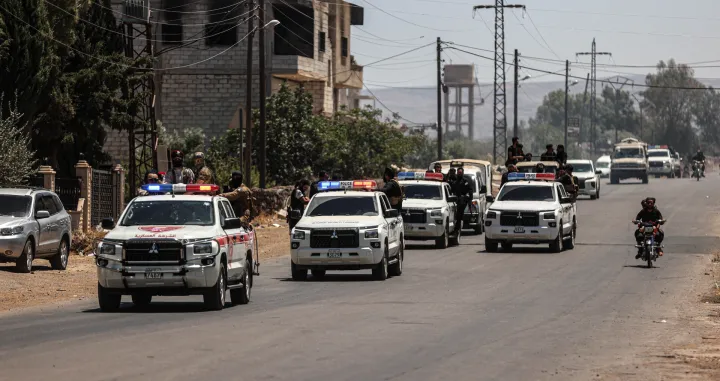 SUWAYDA, SIRIJA - 16. juli:Sukobi izmeД'u sirijskih snaga sigurnosti i naoruЕѕanih lokalnih grupa nastavljaju se ДЌetvrti dan dok vlada nastoji preuzeti kontrolu nad provincijom Suwayda, gdje je koncentrirano stanovniЕЎtvo Druzi, u Suwaydi, Sirija, 16. jula 2025.Nakon ЕЎto su tokom dana uЕЎle u centar grada, sirijske snage sigurnosti su se do veДЌeri povukle i nastavile operacije i aktivnosti pretrage u sjevernim, sjeverozapadnim i sjeveroistoДЌnim naseljima, dok su se tokom noД‡i nastavili sukobi izmeД'u snaga sigurnosti i druzskih grupa. (Д°zettin KasД±m - Anadolu Agency)/