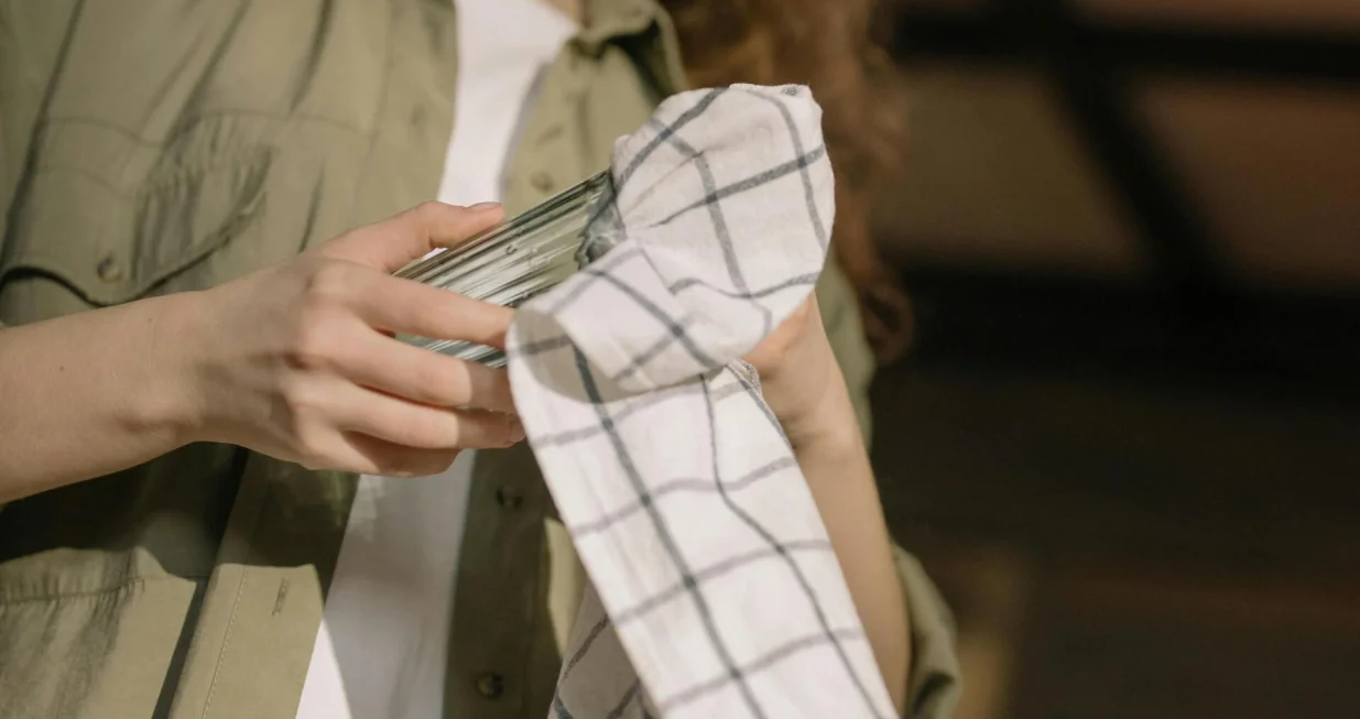 kuhinja, krpa, krpe, pranje, suđe, čaša/Cottonbro Studio