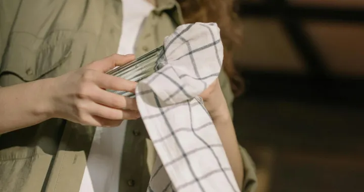 kuhinja, krpa, krpe, pranje, suđe, čaša/Cottonbro Studio